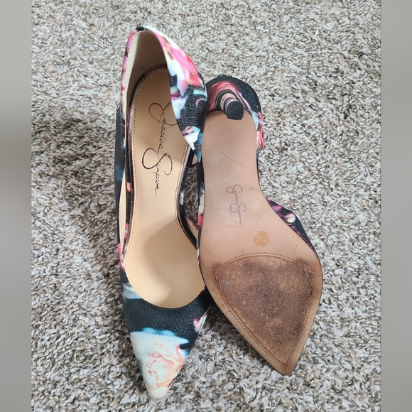 Jessica Simpson Shoes - JESSICA SIMPSON FLORAL PUMP